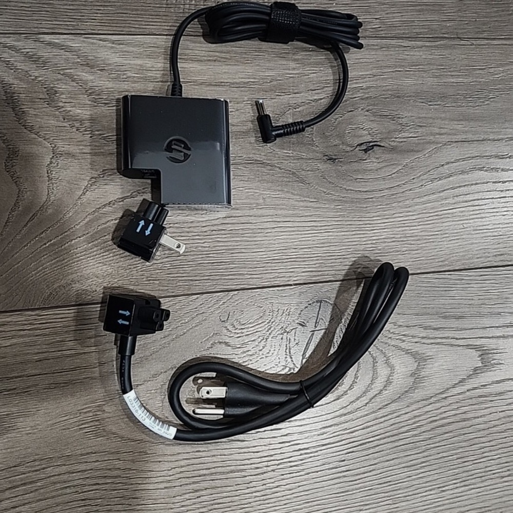 HP 65W Laptop Travel Power Adapter (4.5 millimeter connector)